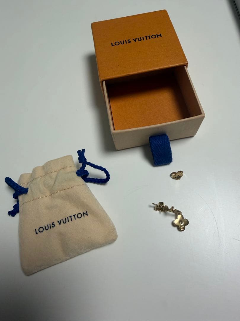 Louis Vuitton クローバー型ピアス(片耳）