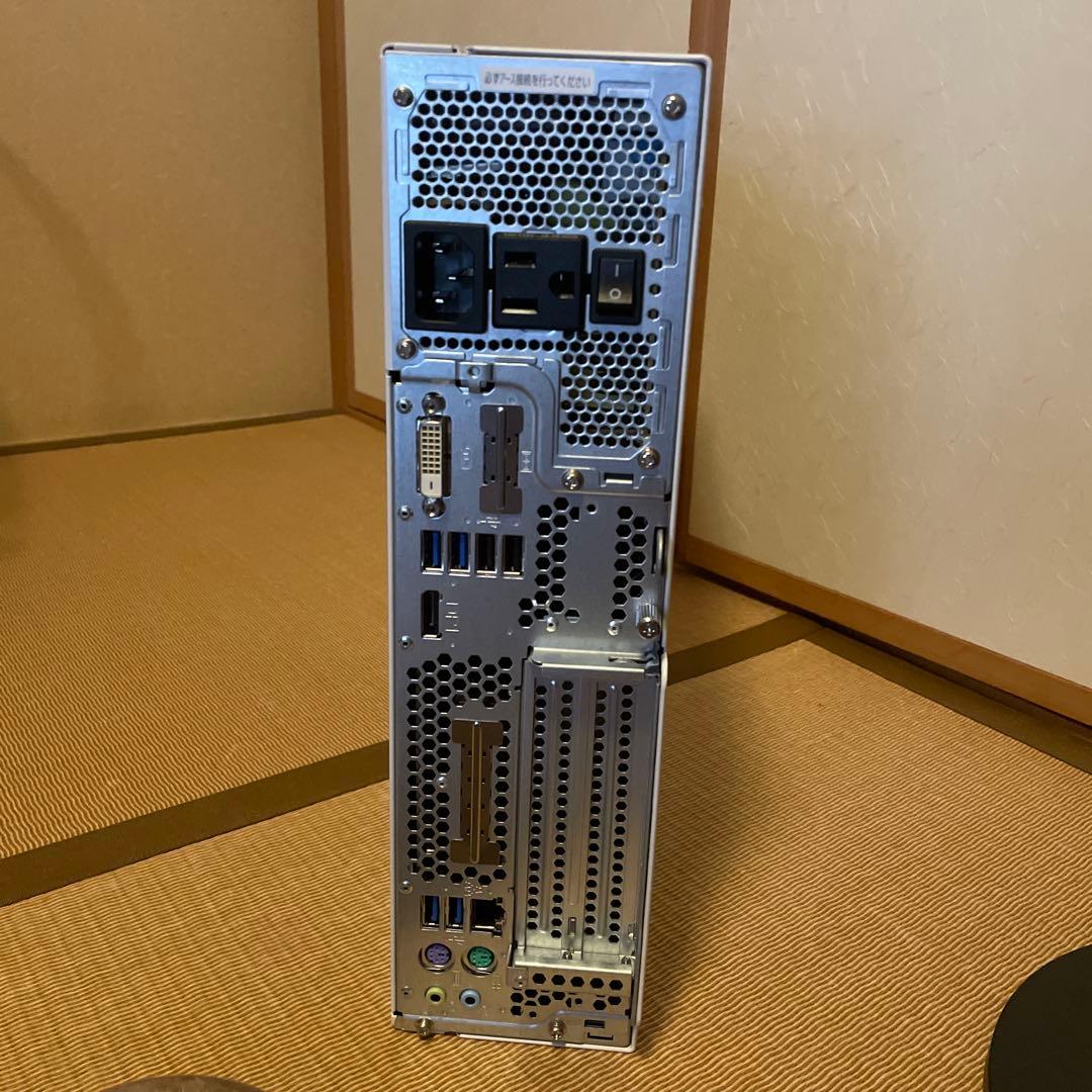 富士通デスクトップ Core i3-7100 /メモリ8GB /SSD128GB