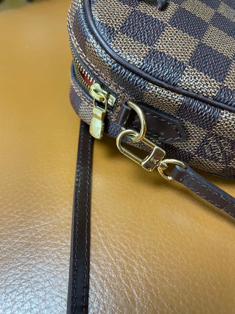 louis vuitton ダミエ、大事に使ってたので綺麗です