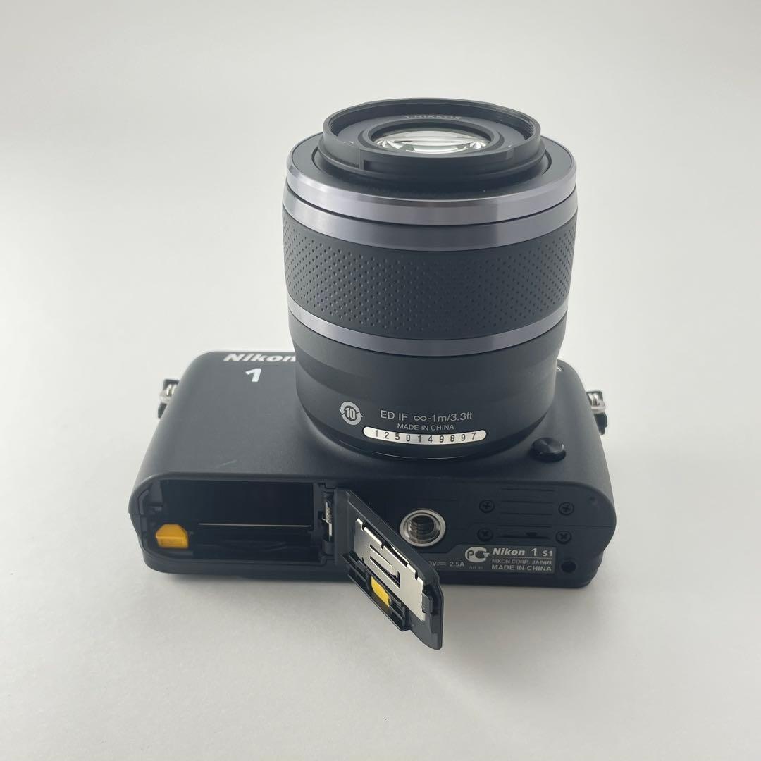 【美品・返品保証】Nikon1 S1ブラック 標準レンズキット
