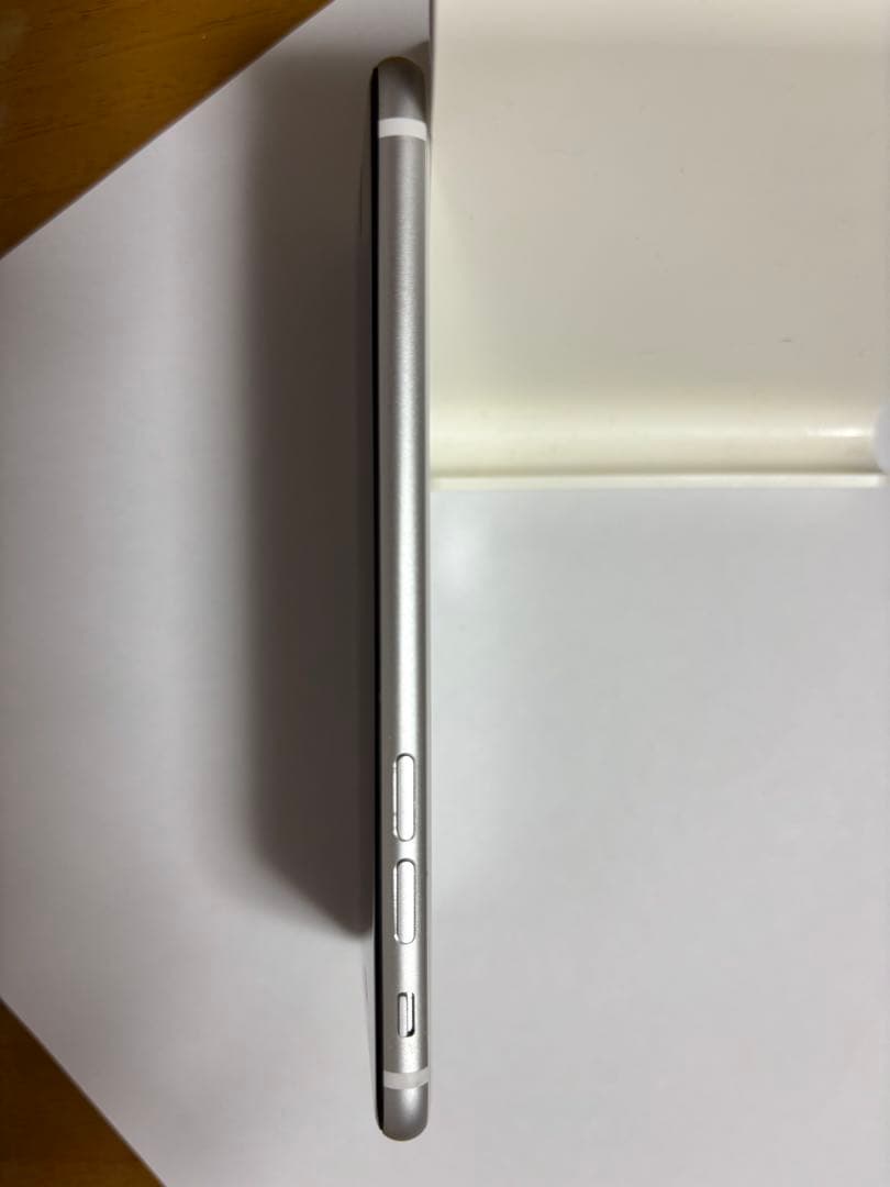 iPhone SE（第二世代） 128G ホワイトSIMフリー　アップルストア