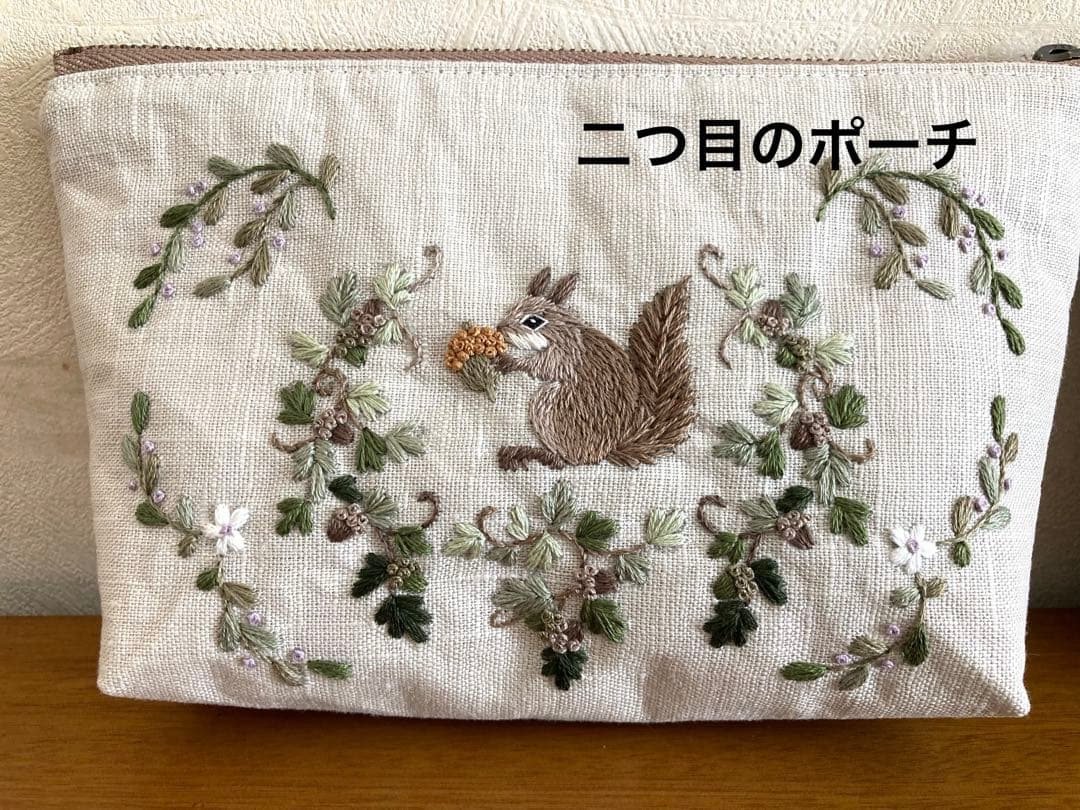 ハンドメイド手刺繍ショルダーバッグとポーチ