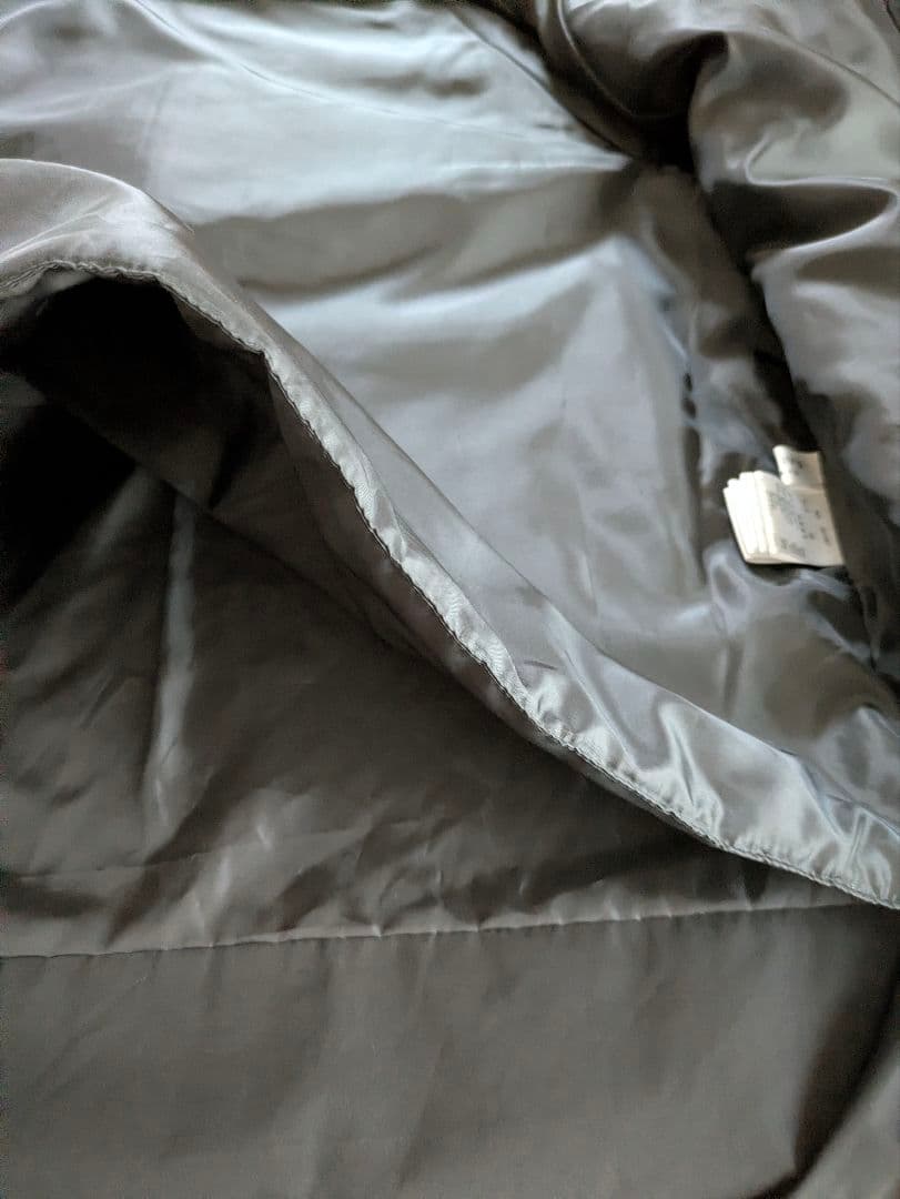 フード付き ブラックダウンジャケット