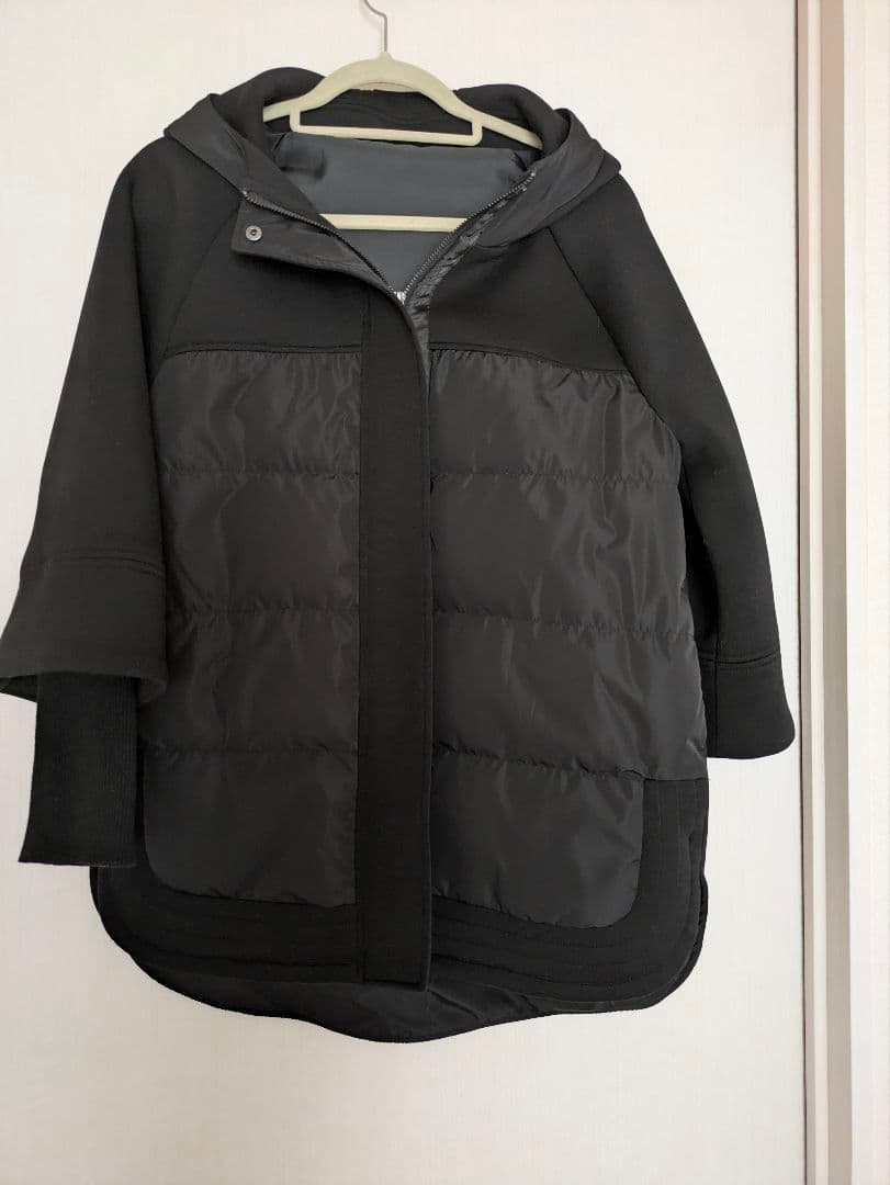 フード付き ブラックダウンジャケット