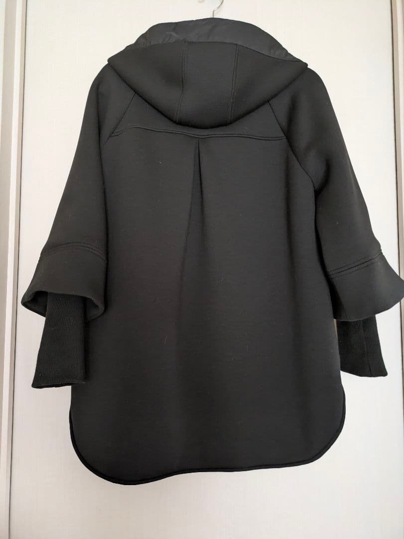 フード付き ブラックダウンジャケット