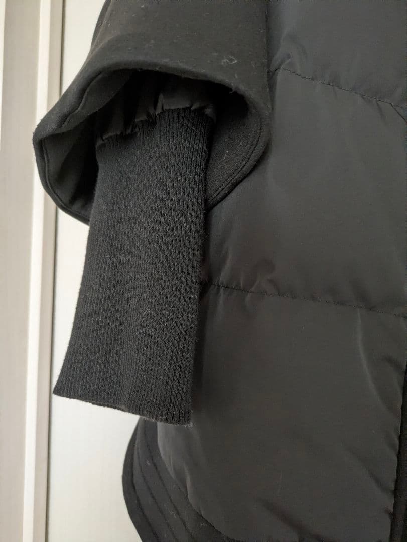 フード付き ブラックダウンジャケット