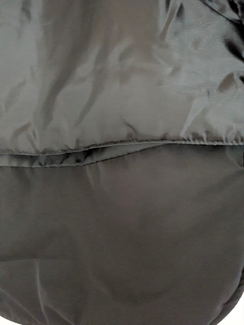 フード付き ブラックダウンジャケット