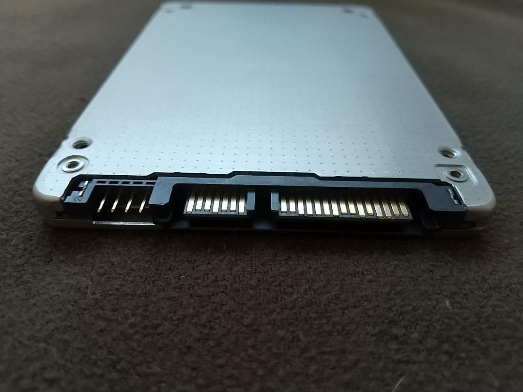 SSD 2TB(1920GB) 2.5 SATA 東芝 使用:17時間 25回