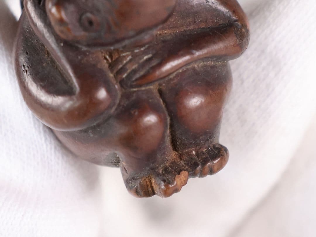 時代 堤物 猿と茄子 木彫 根付 木製【MB176】