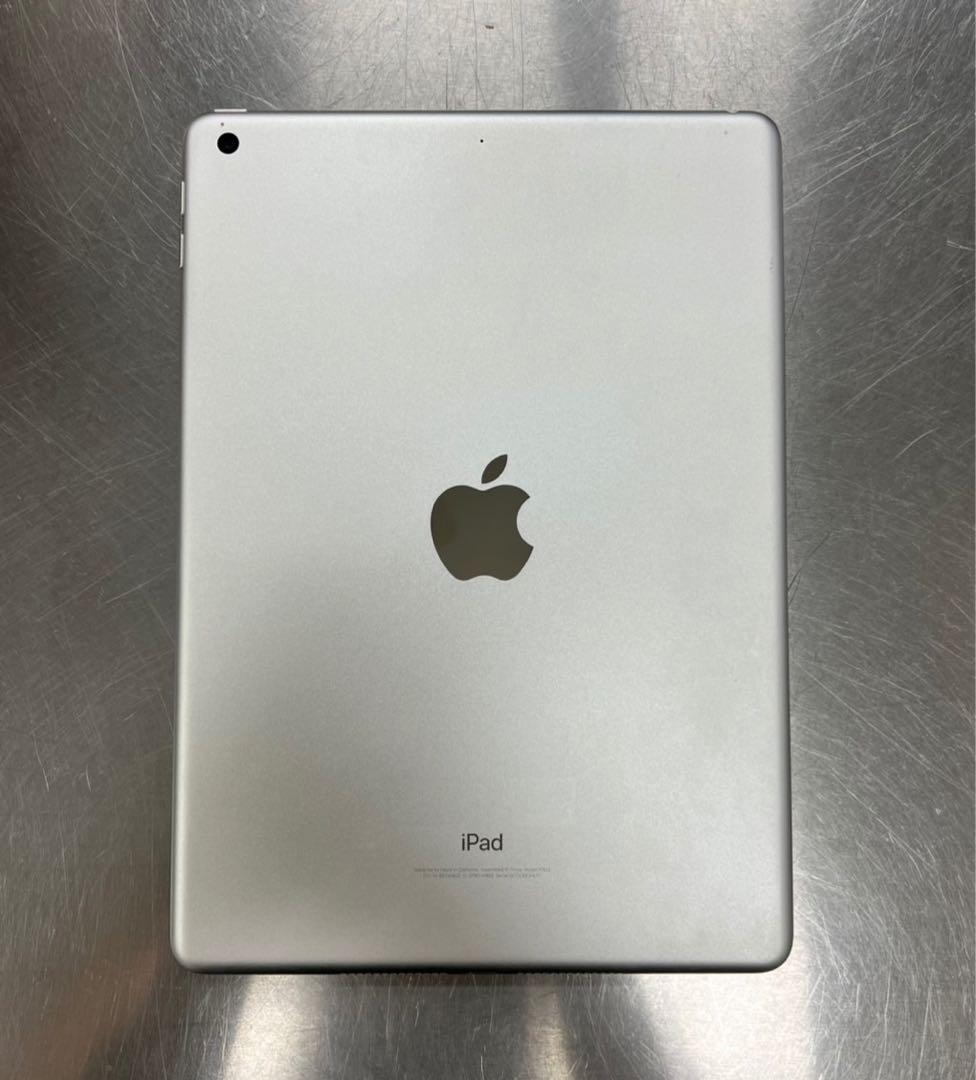 iPad 第5世代シルバー　32GB wifi ①