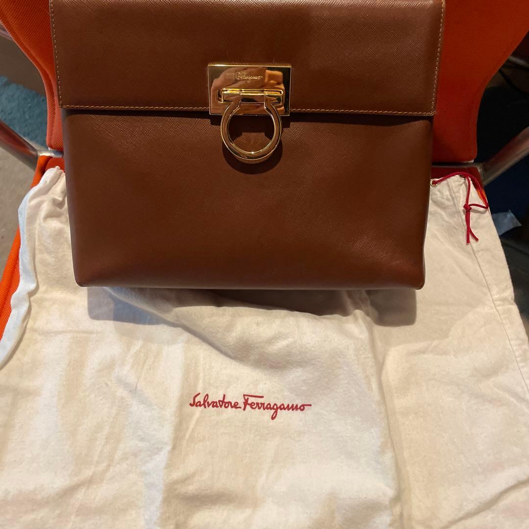 ferragamoハンドバック