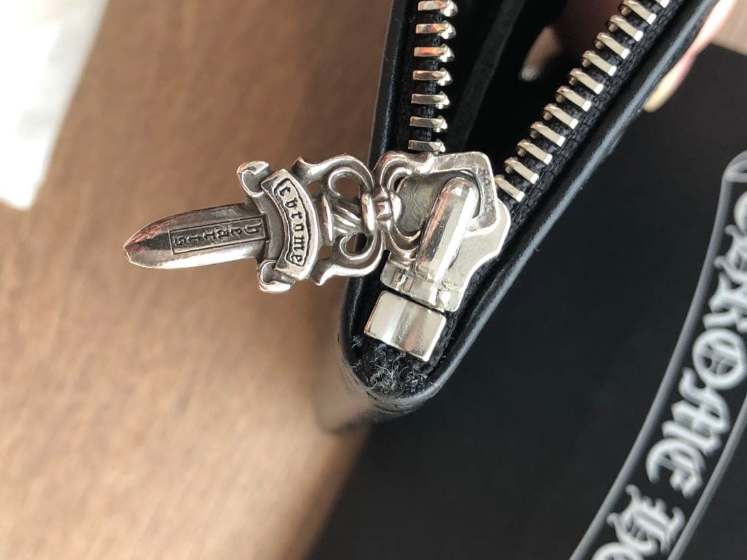 クロムハーツ タイニー ZIP 1セメタリークロスパッチ ウォレット