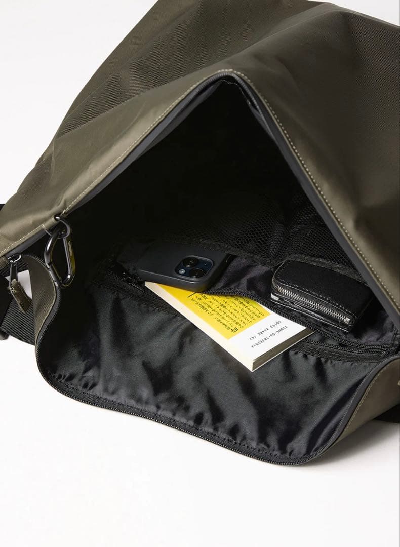 meltum ナイロンメッセンジャーバック（KHAKI GREY）