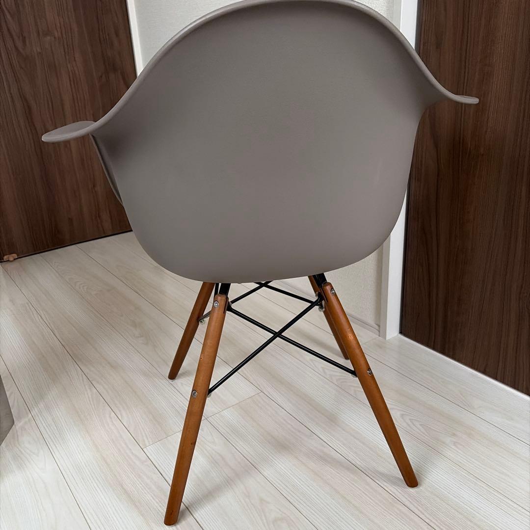 最終値下　リプロダクト　グレージュ アームチェア プラスチックシェル