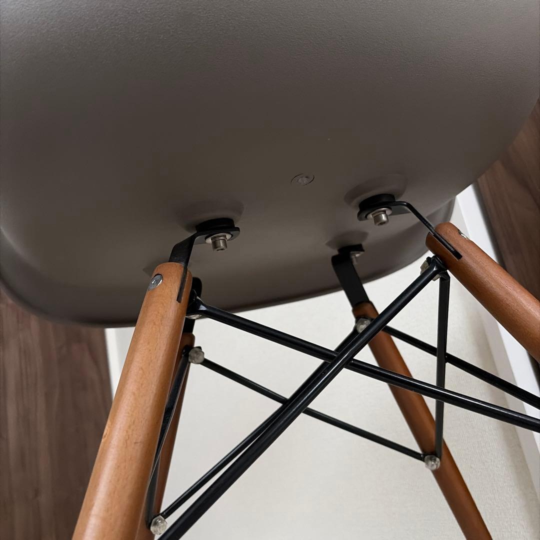 最終値下　リプロダクト　グレージュ アームチェア プラスチックシェル