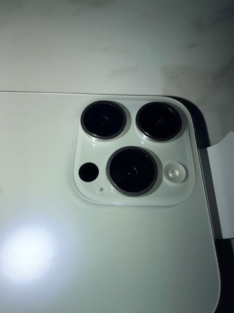 Apple iPhone 15 Pro ナチュラル本体　バッテリー100%！