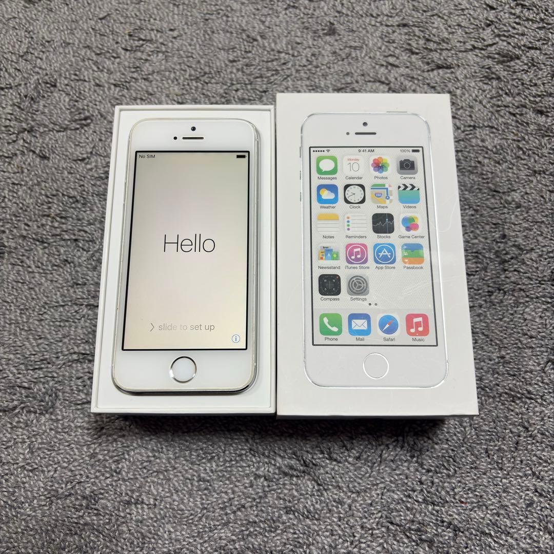 Apple iPhone 5s 32GB auキャリア　シルバー　32GB