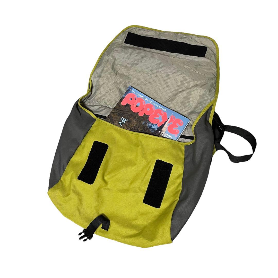 00s mont-bell ナイロンギミックショルダーバッグ　テック系　y2k