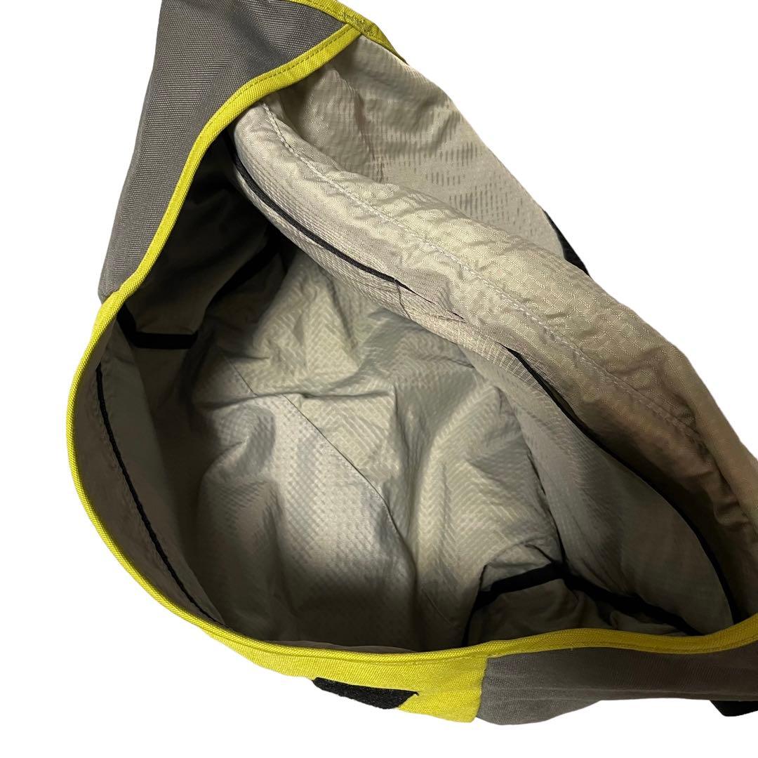 00s mont-bell ナイロンギミックショルダーバッグ　テック系　y2k