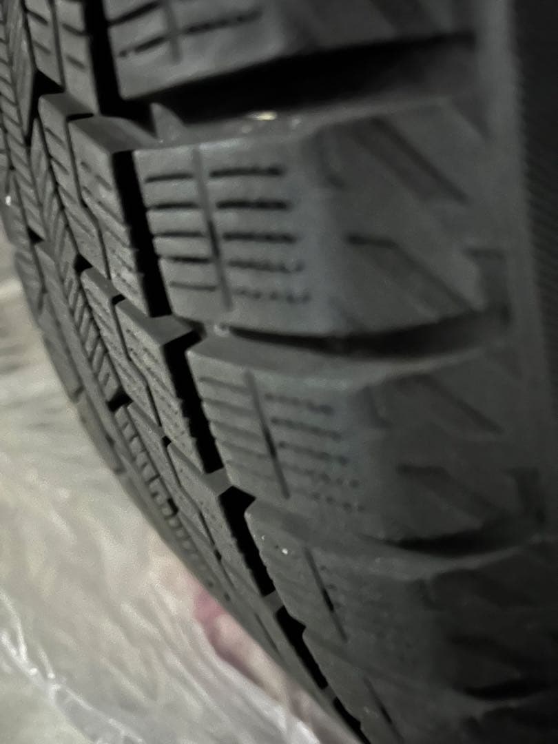 ヨコハマスタッドレスタイヤホイール235/40/19 バリ山 レクサスES使用