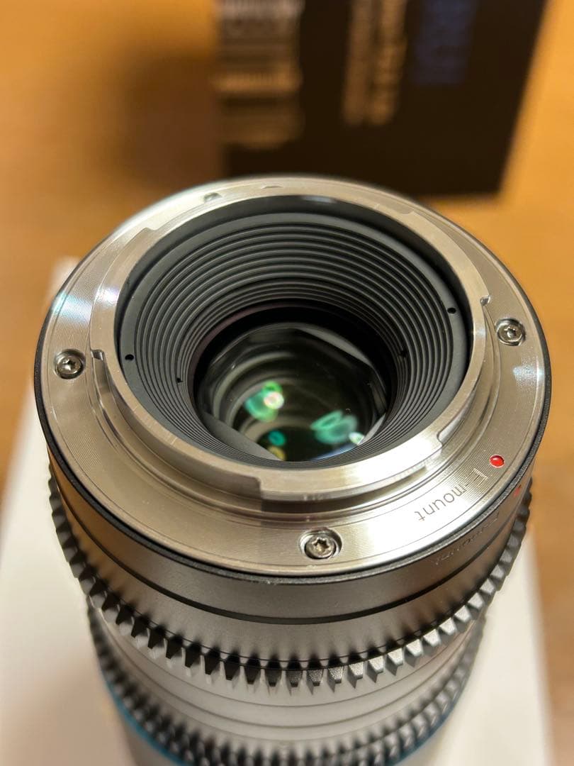 Sirui 50mm T2.9 1.6X FMカーボン アナモルフィックレンズ