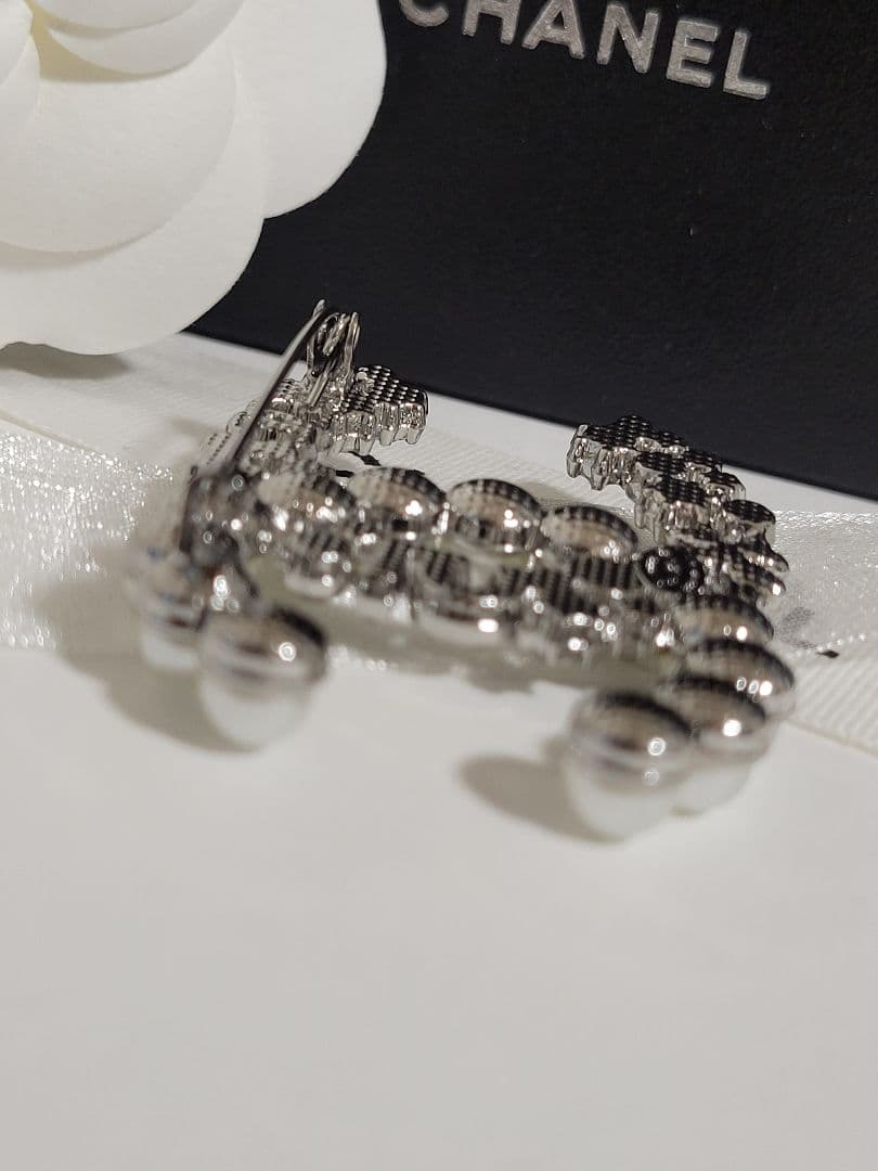 シャネル　ブローチ　パール　シルバー