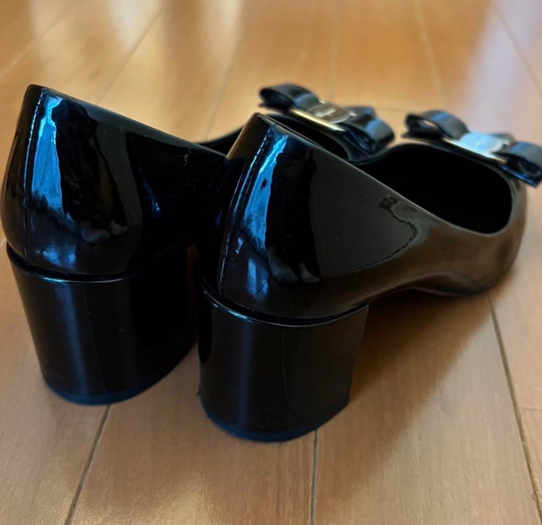 フェラガモ ヒール レディース 黒