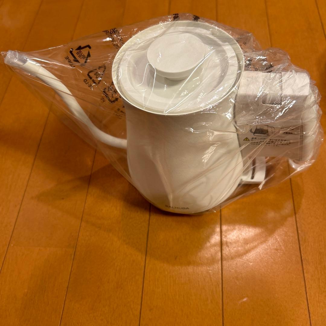 バルミューダ　ホワイト 電気ケトル ポット型