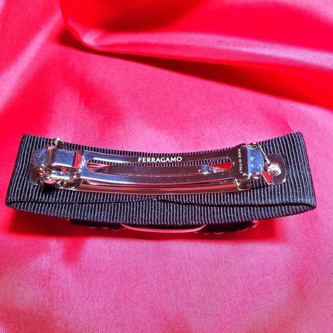 【極美品】 フェラガモ ヴァラ バレッタ　ブラック×クリスタル　ヘアピン