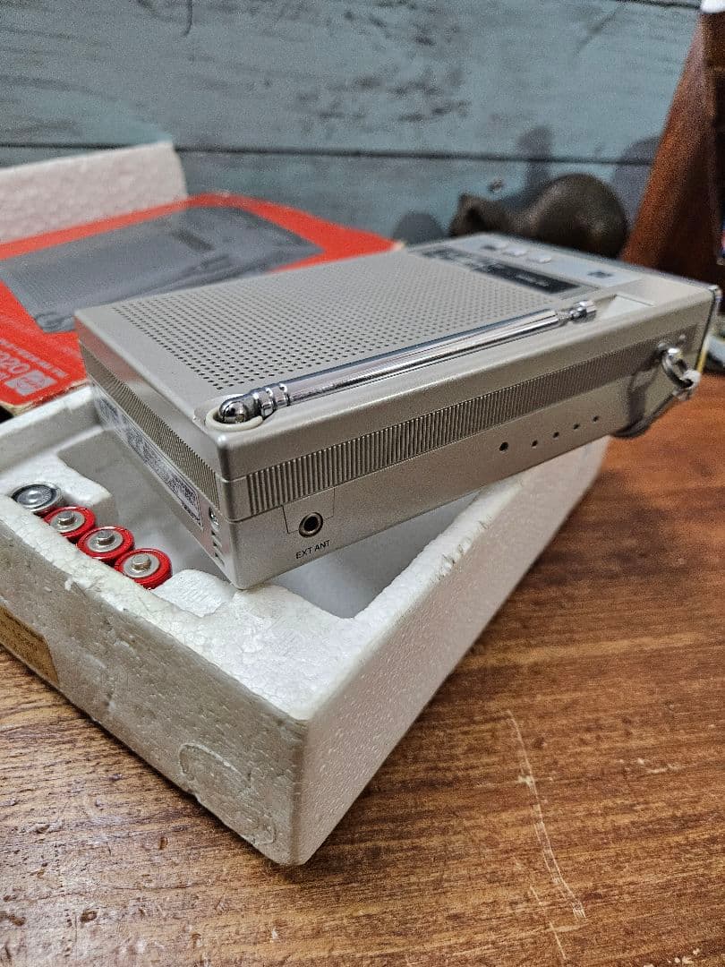 美品 ナショナル マイクロ白黒テレビ付き FM/AMラジオ TR-1020