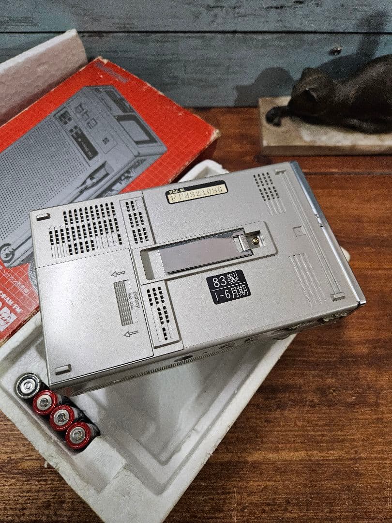 美品 ナショナル マイクロ白黒テレビ付き FM/AMラジオ TR-1020