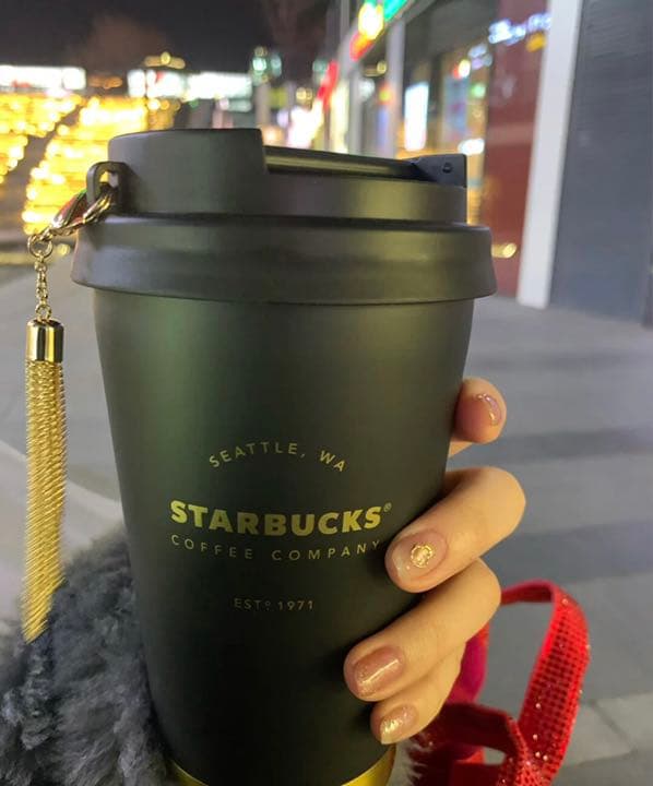 スタバ海外限定⭐️新品❗️2点セット❗️ブラックゴールドタンブラー&キラキラバック巾着