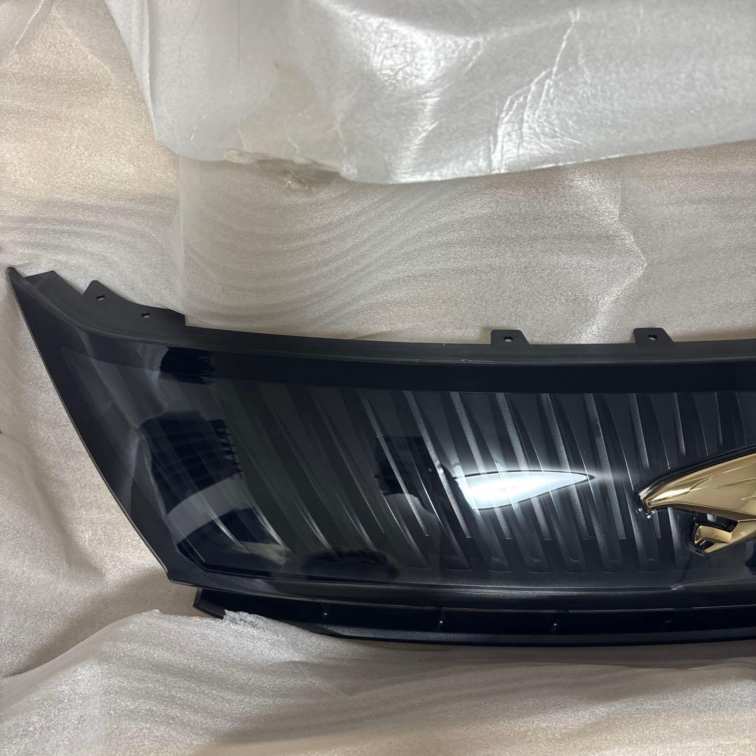 60系　ハリアー　グリル　新車取り外し品　純正　美品