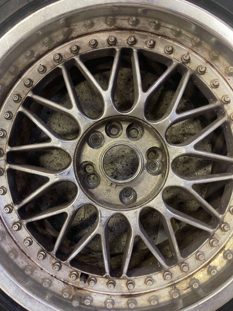 17インチメーカー不明 たぶん9j225 45 17 バリ山2本です。