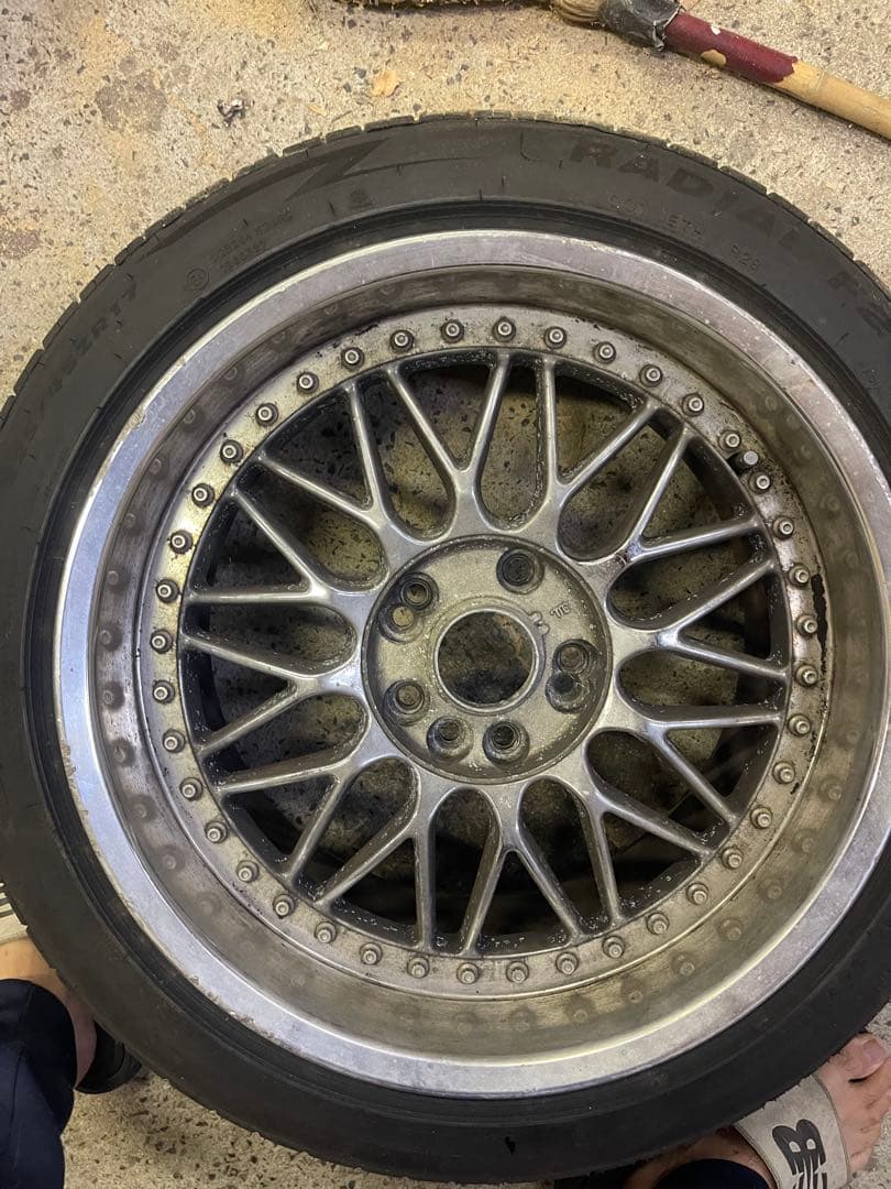 17インチメーカー不明 たぶん9j225 45 17 バリ山2本です。