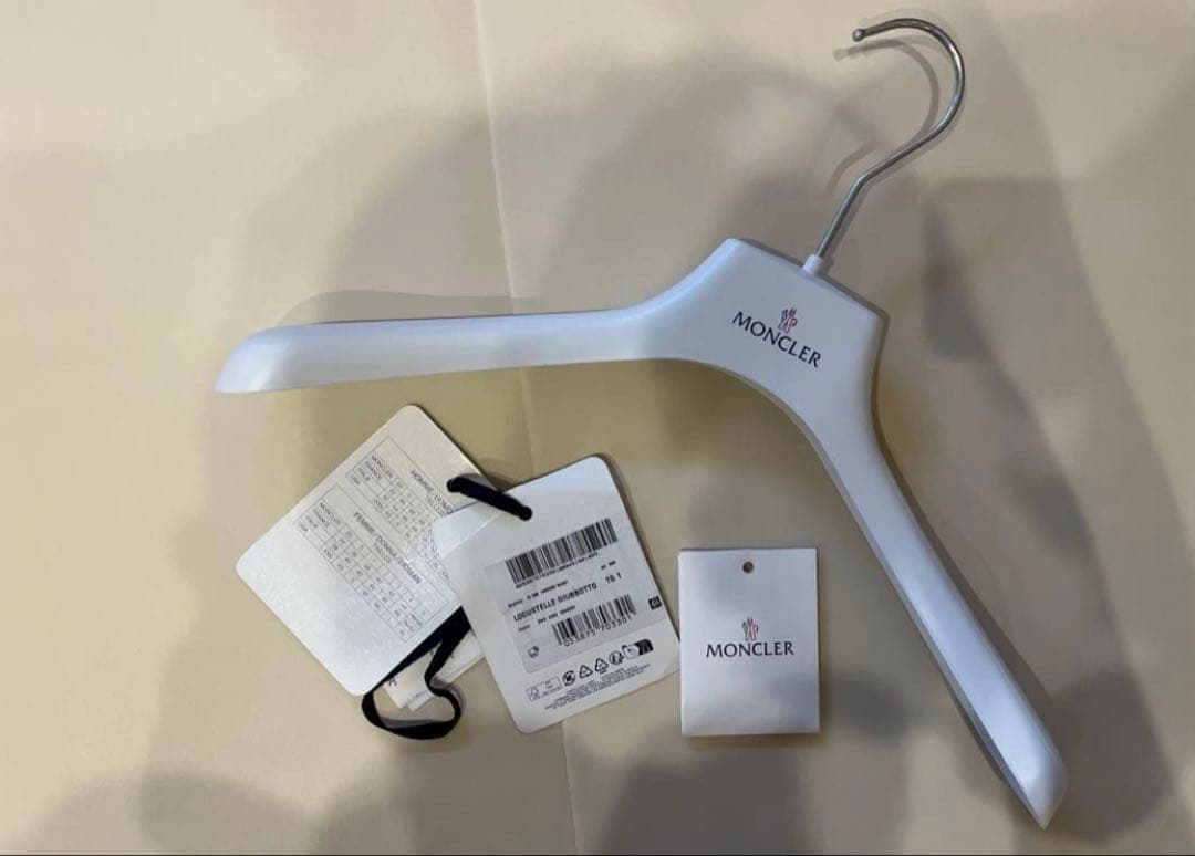 (フラワー)モンクレール レディース ダウンコートLocustelle