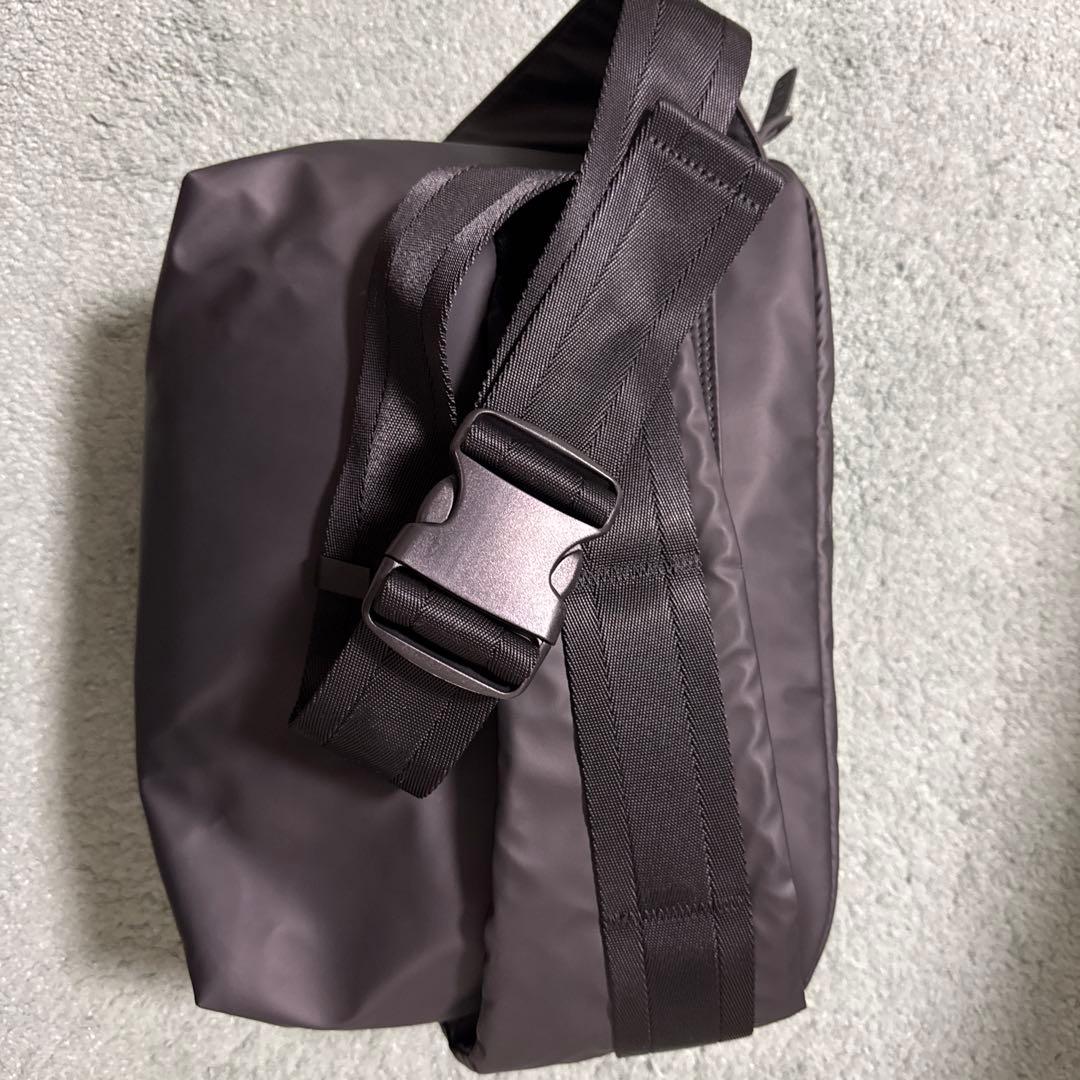 未使用級　極美　DIESEL ディーゼル ボディバッグ　斜めがけ　ビッグロゴ