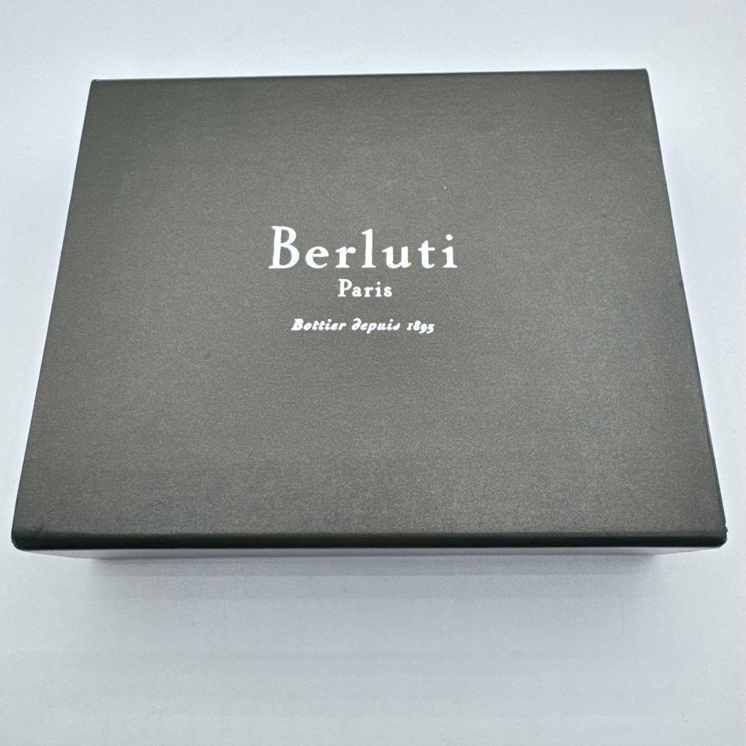 【箱付き】Berluti ケース　ホワイト　ロゴ　レザー　美品