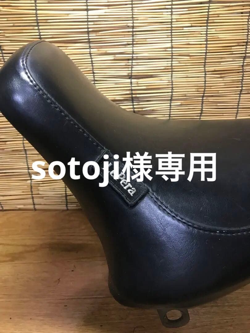 ハーレー ラペラ　シート