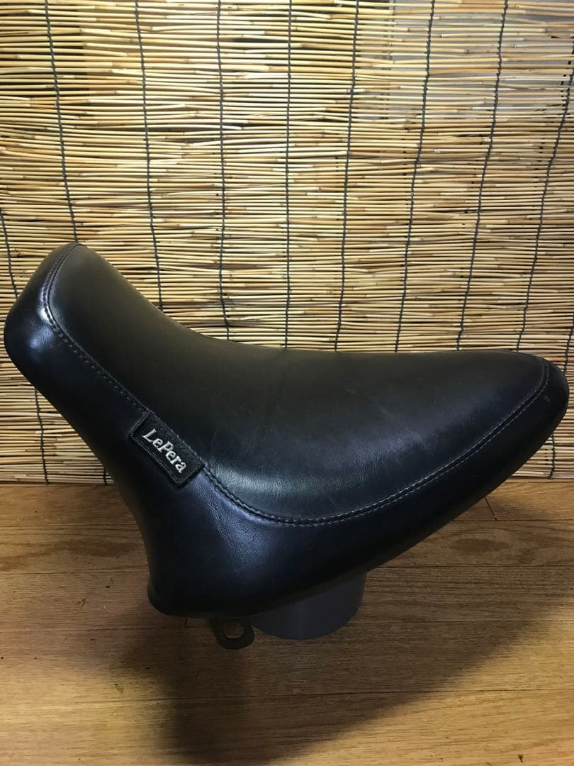 ハーレー ラペラ　シート