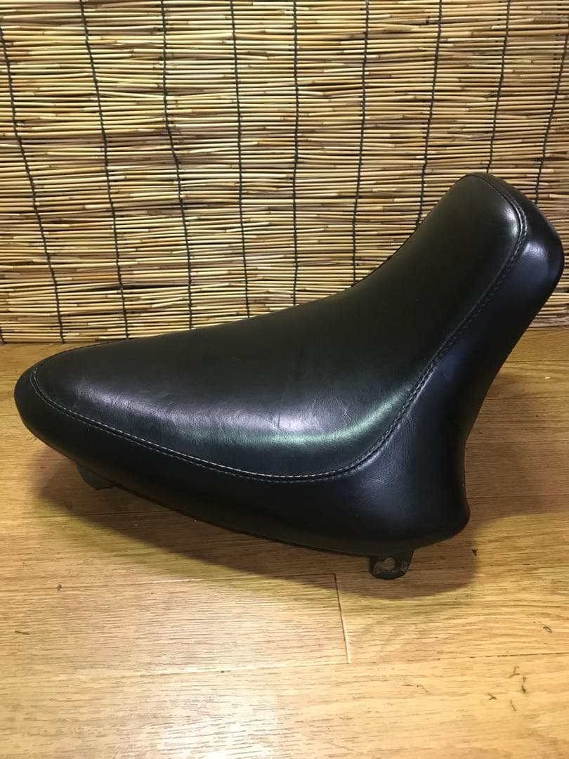 ハーレー ラペラ　シート