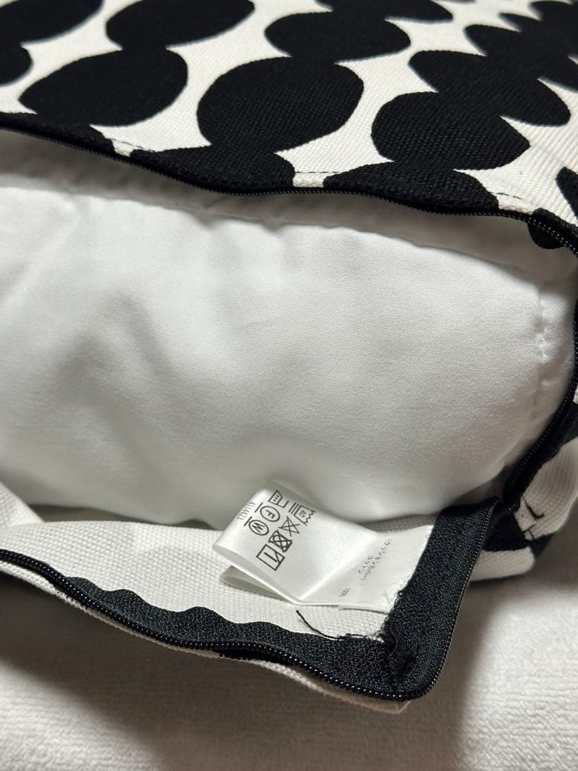 新品未使用！marimekko ドット柄ビーズクッション