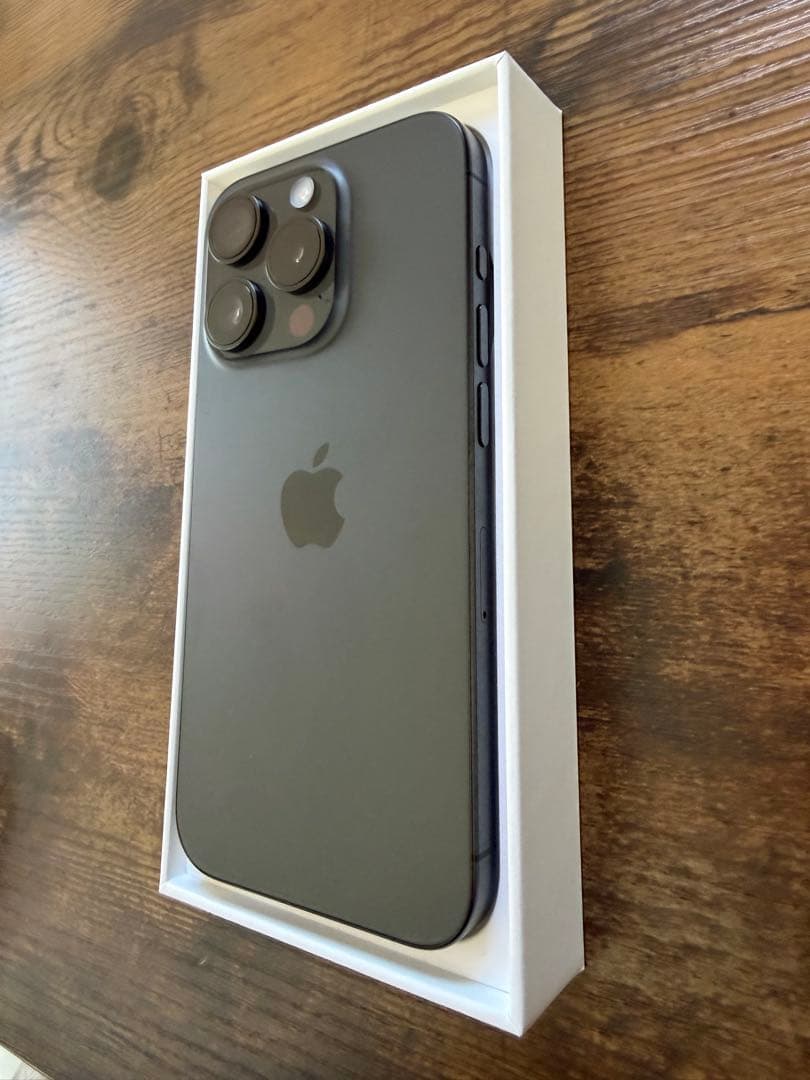 iPhone 15 Pro 本体 ブラックチタニウム128GB