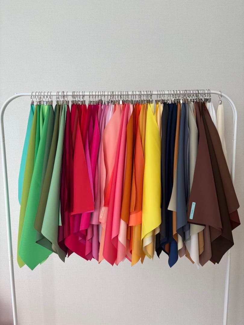 ケース付き、シール付きで便利！パーソナルカラー診断用ドレープ120色など