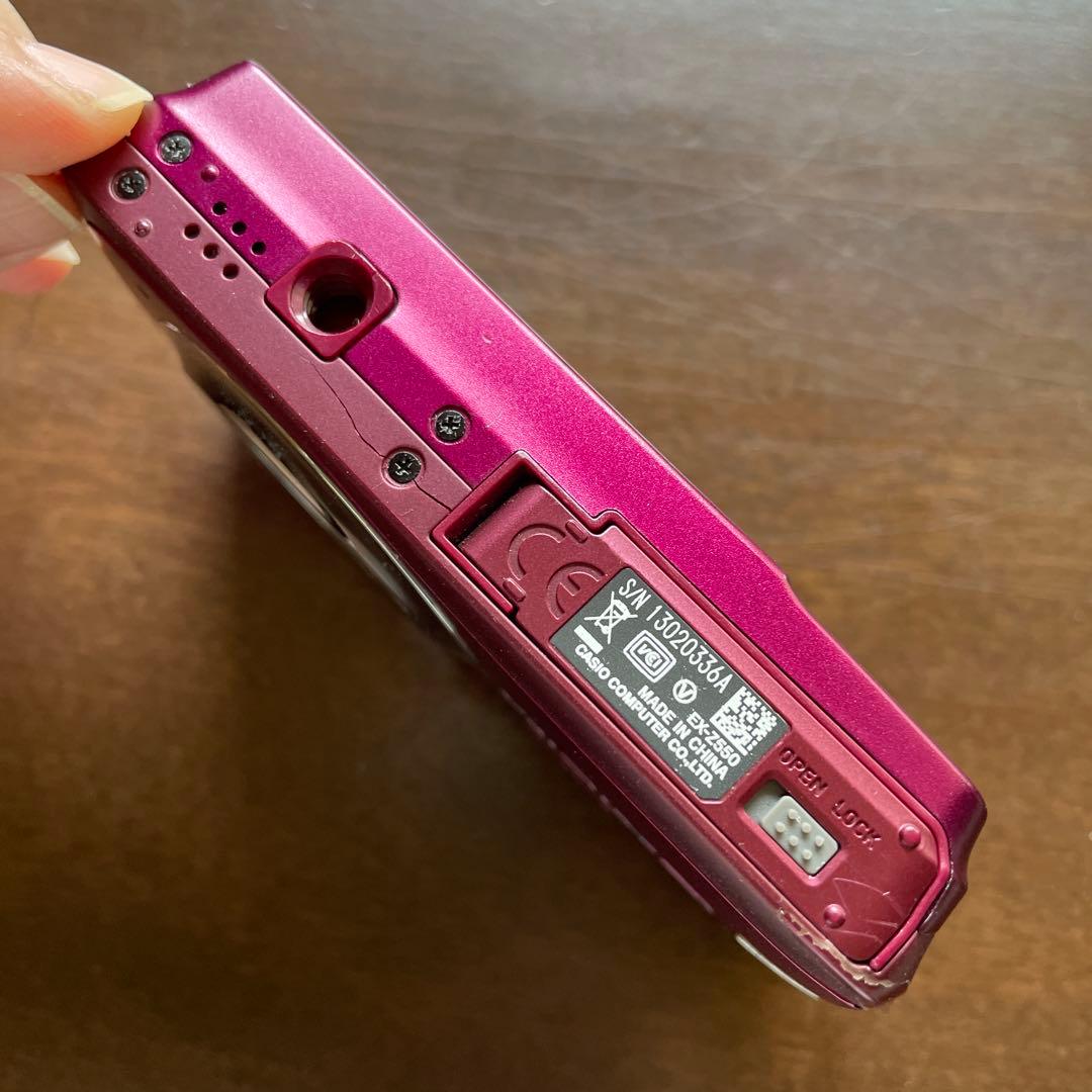 CASIO EXILIM 14.1メガピクセル コンパクトデジタルカメラ