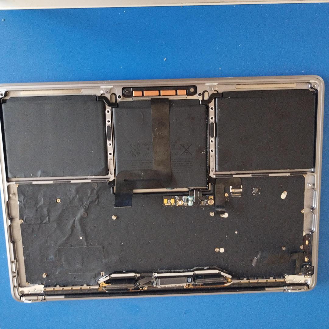 MACBOOK　PRO　13インチ　A1708用の液晶パネル