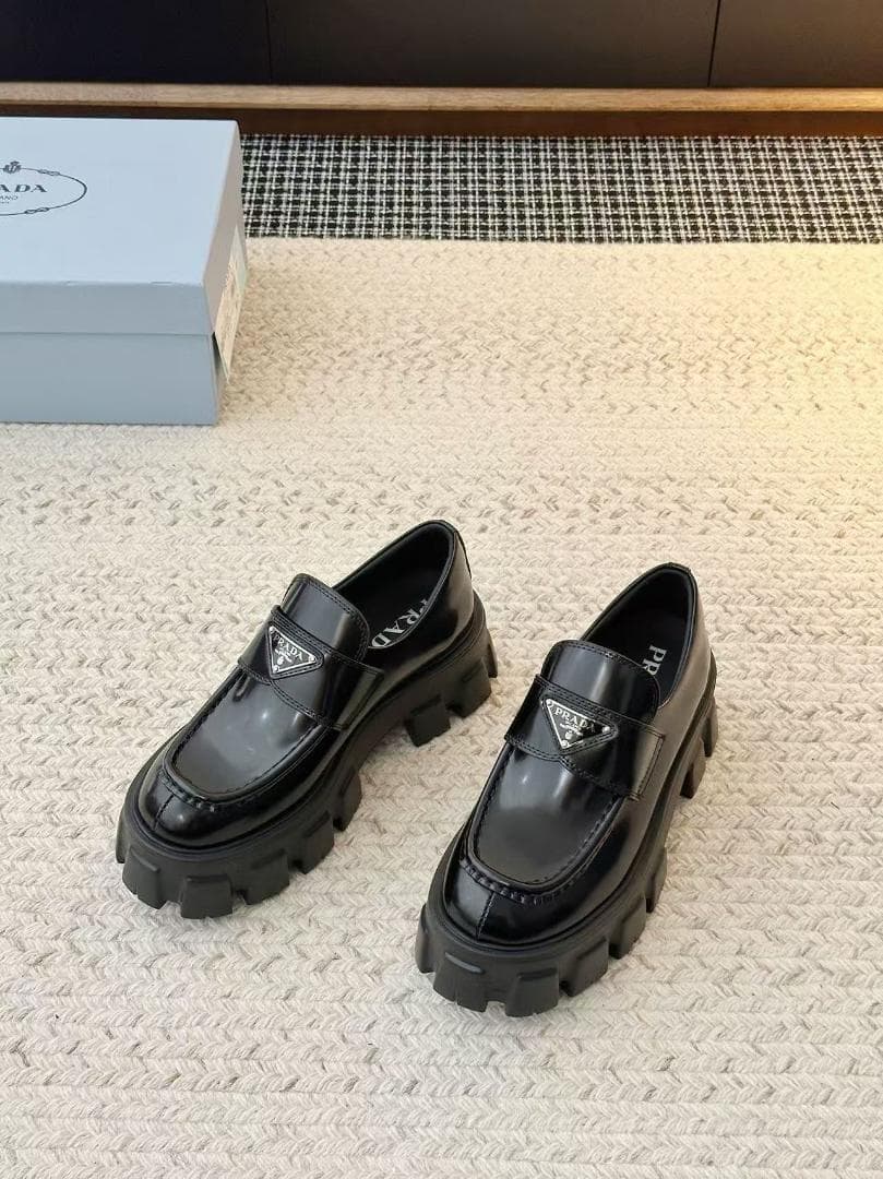 PRADA ブラック ローファー