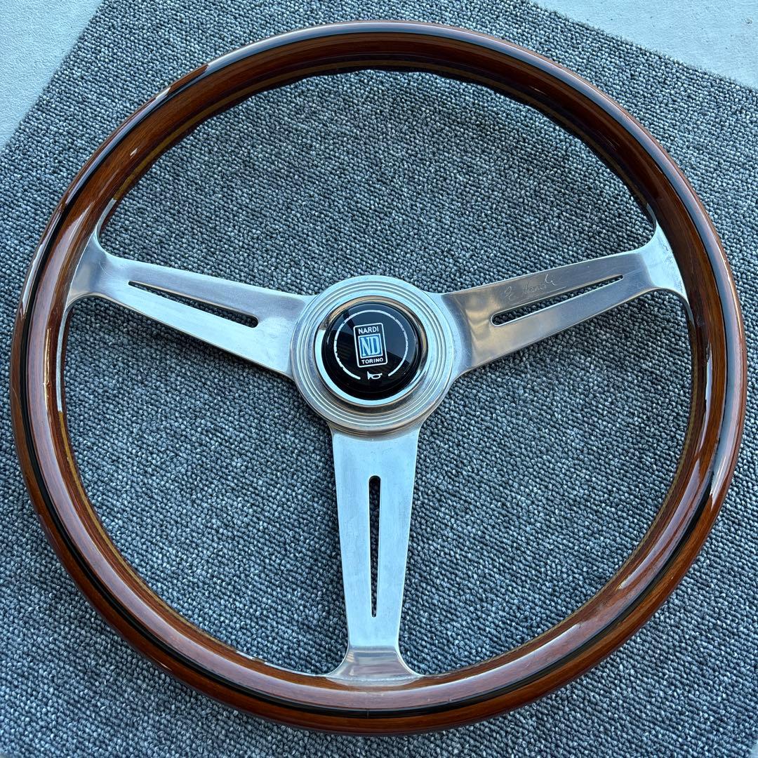 ナルディ　クラシック　3本スポーク　ウッドステアリング