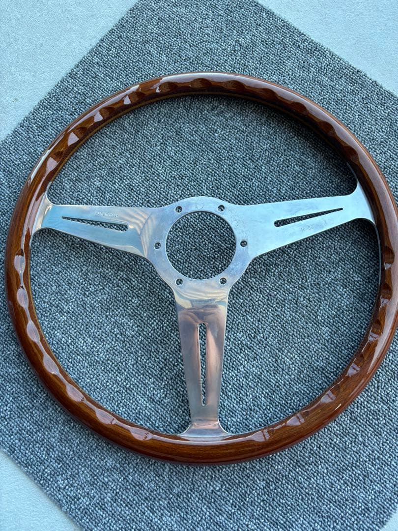 ナルディ　クラシック　3本スポーク　ウッドステアリング