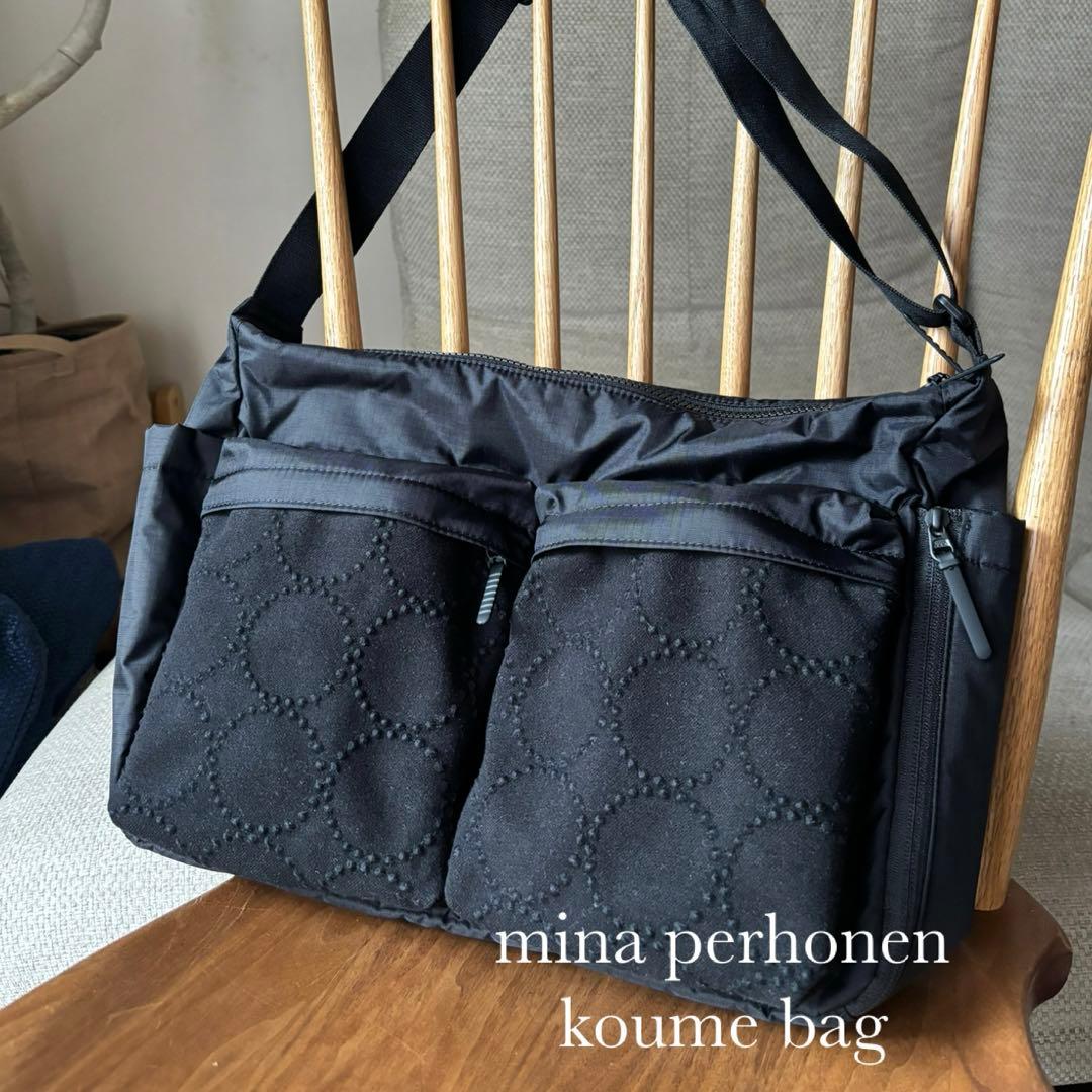 大きなポケットのショルダーバッグ　ミナペルホネン　mina perhonen